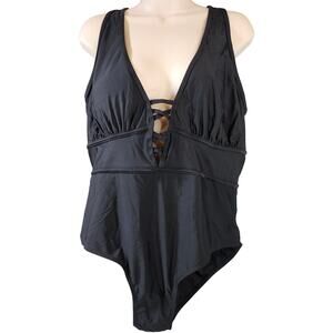 Flatter Me Women's Plus Size Black Onepiece Swimsuit Size 2XL